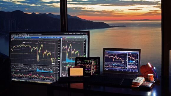 Bitcoin investors yanked $635 million from spot ETFs in a day. Here’s what it means for price