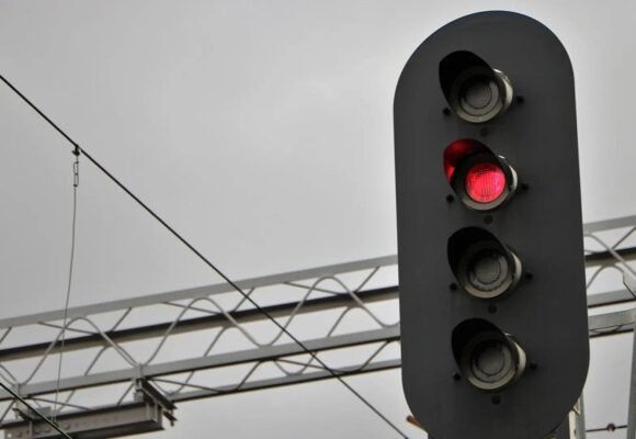 The bond market is flashing a clear signal on interest rates. Bitcoin bulls should take note